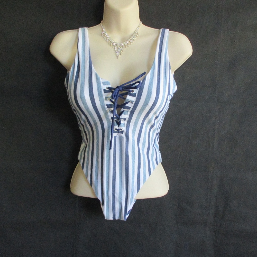 NWT - SPLENDID swimsuit - sz XS - MSRP $106.00